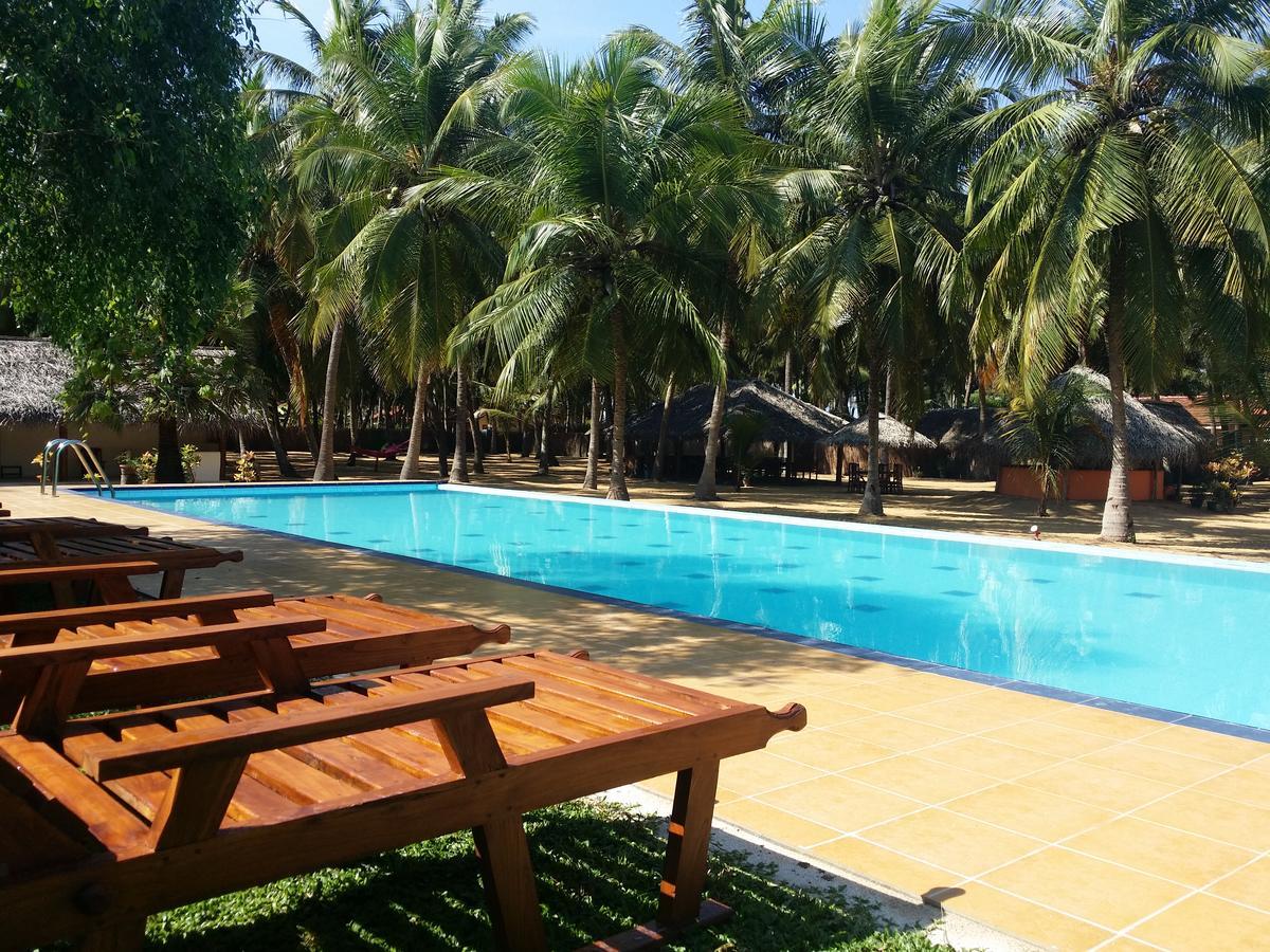 Roshanne Beach Resort Kalpitiya Exterior photo