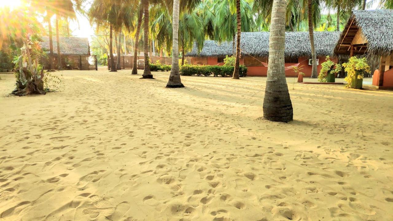 Roshanne Beach Resort Kalpitiya Exterior photo